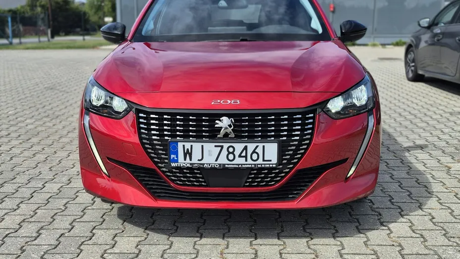 PEUGEOT 208 -