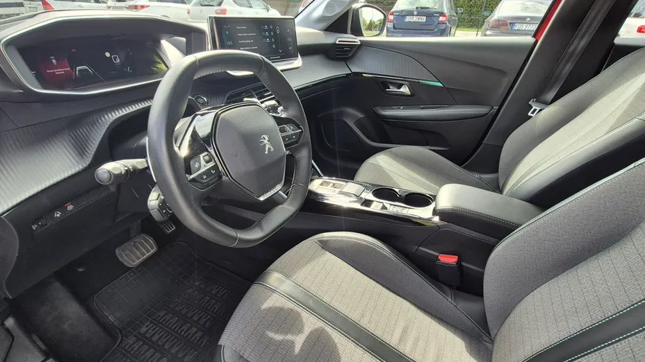 PEUGEOT 208 -
