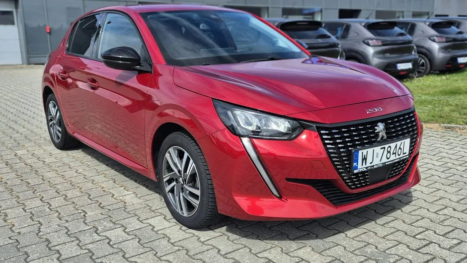 PEUGEOT 208 -