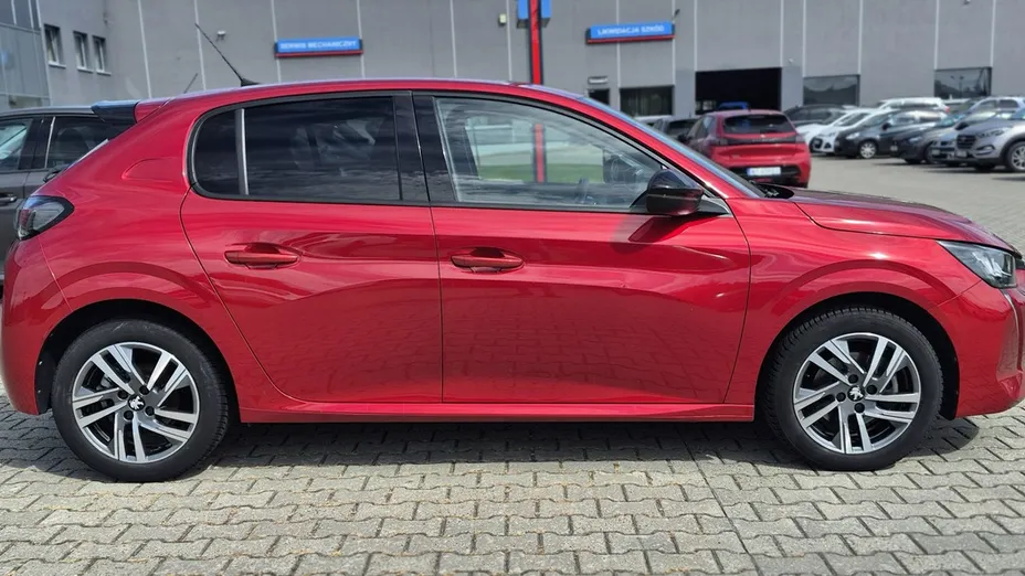 PEUGEOT 208 -