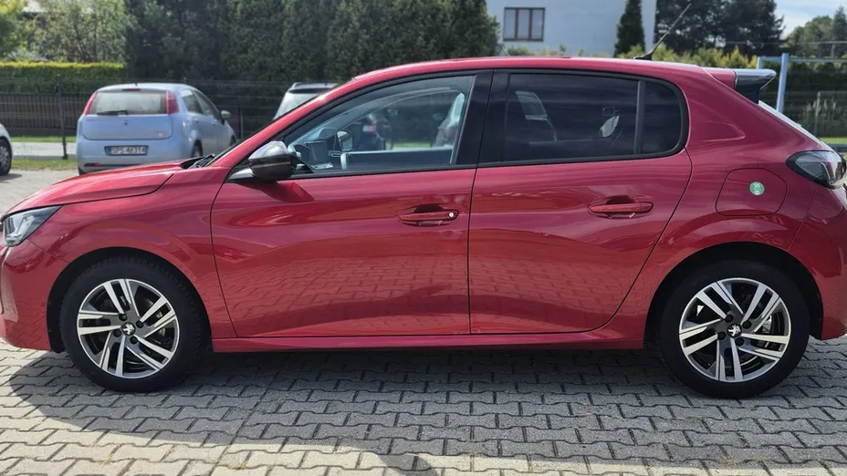 PEUGEOT 208 -