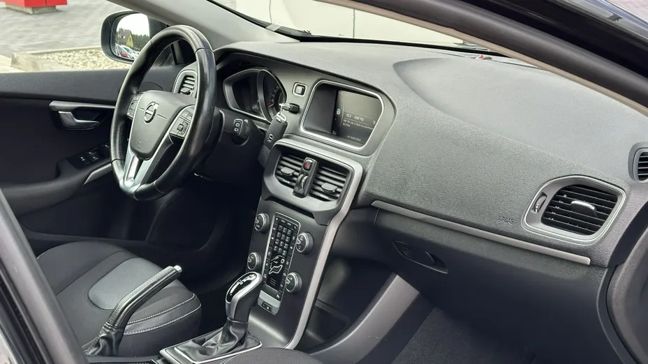 VOLVO V40 -