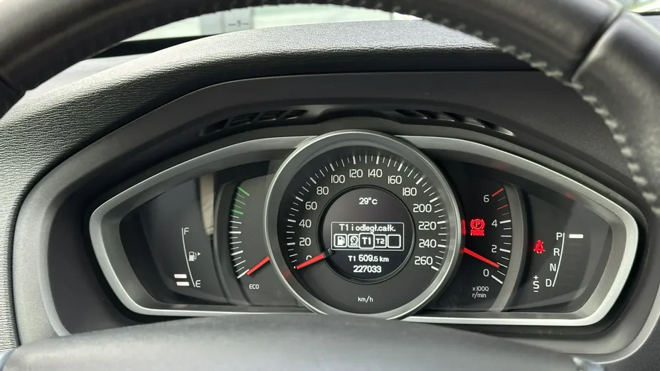 VOLVO V40 -
