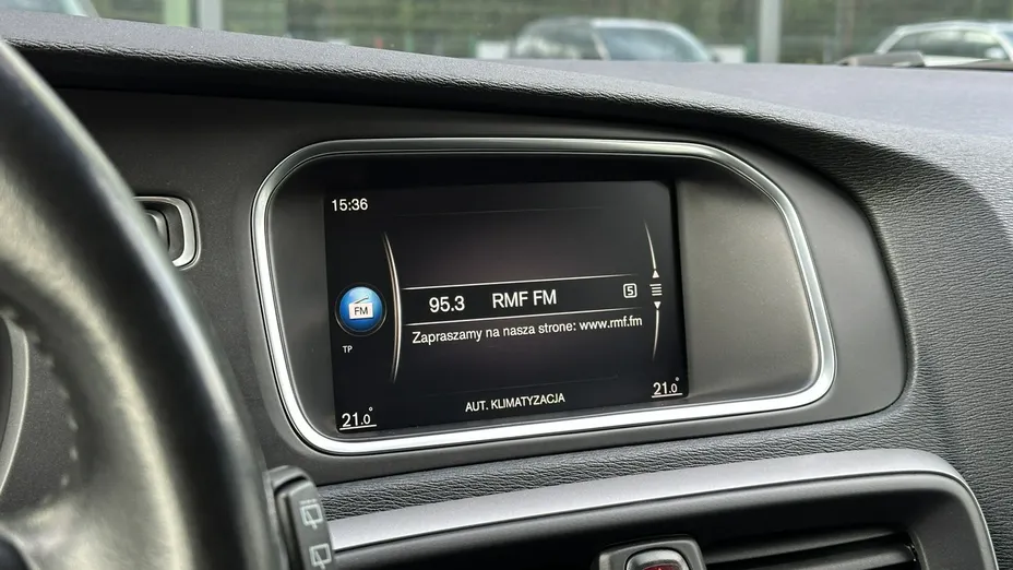 VOLVO V40 -