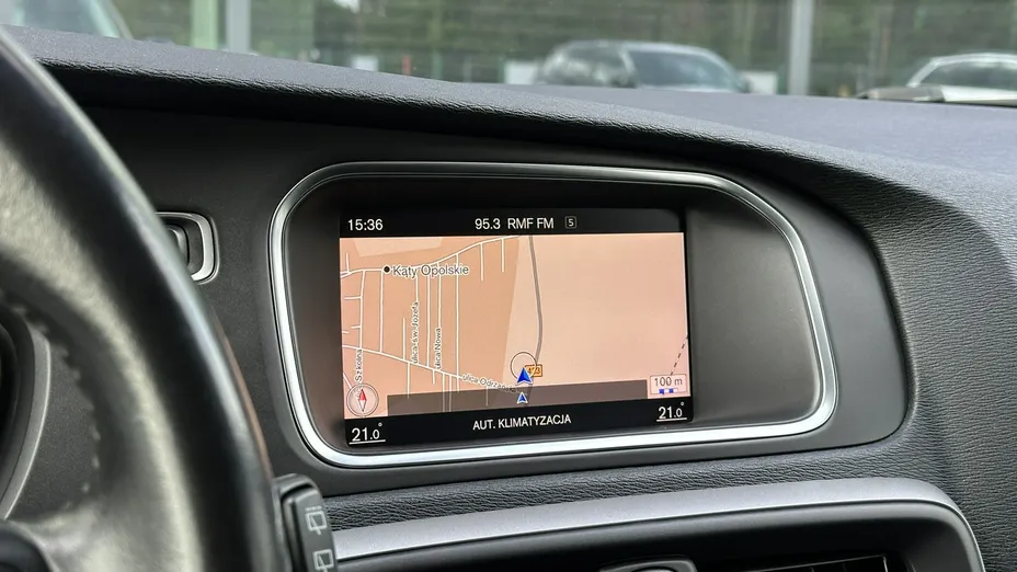 VOLVO V40 -
