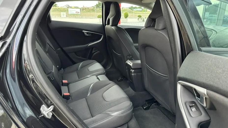 VOLVO V40 -