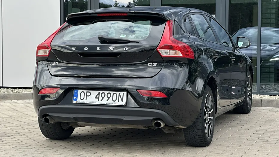VOLVO V40 -