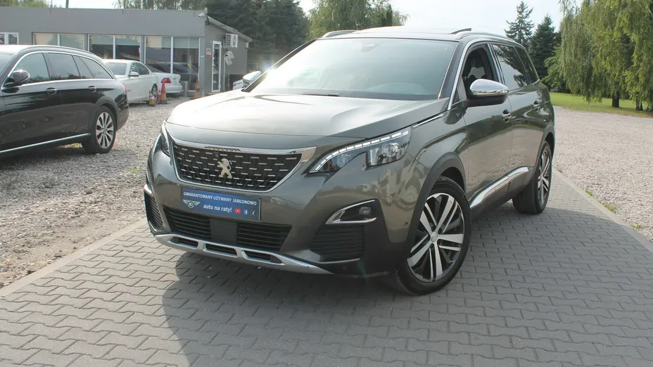 PEUGEOT 5008 -