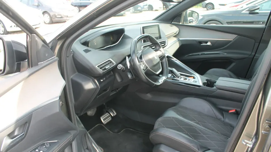 PEUGEOT 5008 -