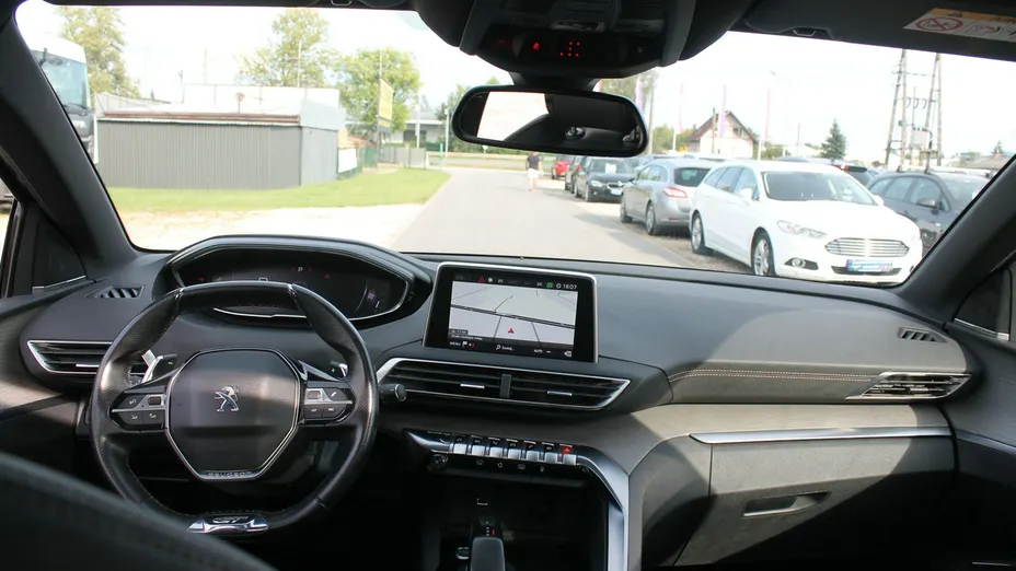 PEUGEOT 5008 -