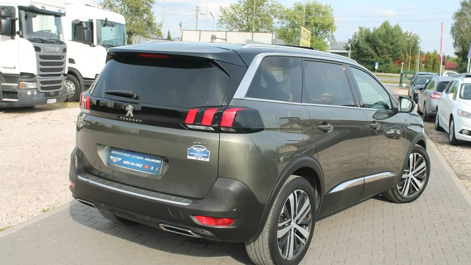 PEUGEOT 5008 -