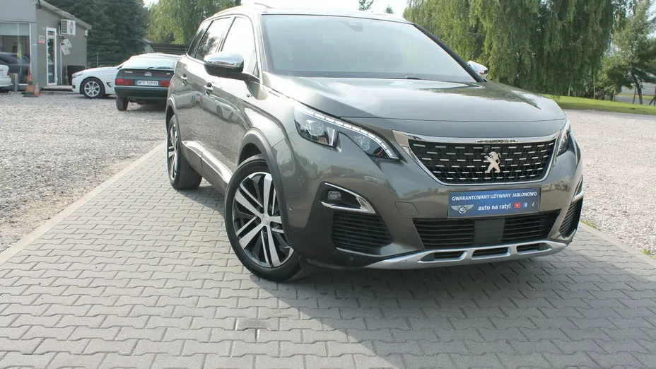 PEUGEOT 5008 -