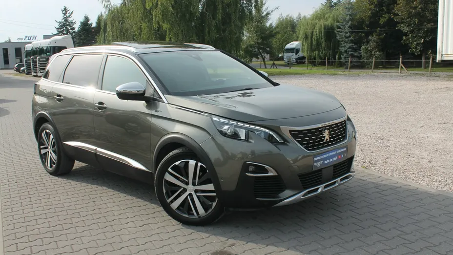 PEUGEOT 5008 -