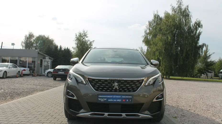 PEUGEOT 5008 -