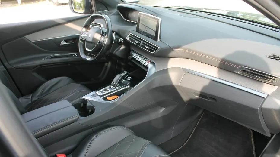 PEUGEOT 5008 -