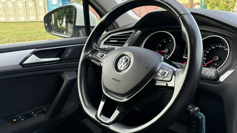 VOLKSWAGEN Tiguan -