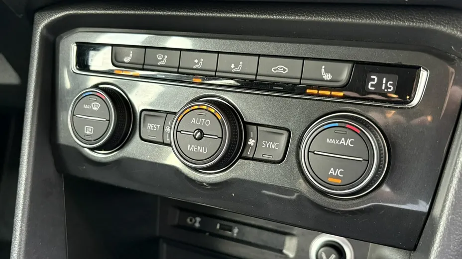 VOLKSWAGEN Tiguan -