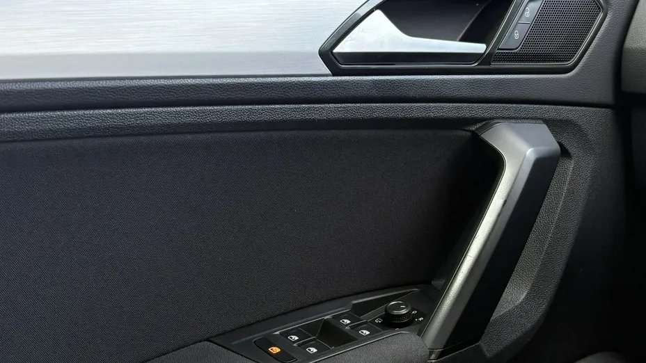 VOLKSWAGEN Tiguan -