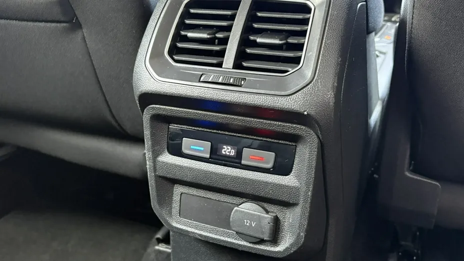 VOLKSWAGEN Tiguan -