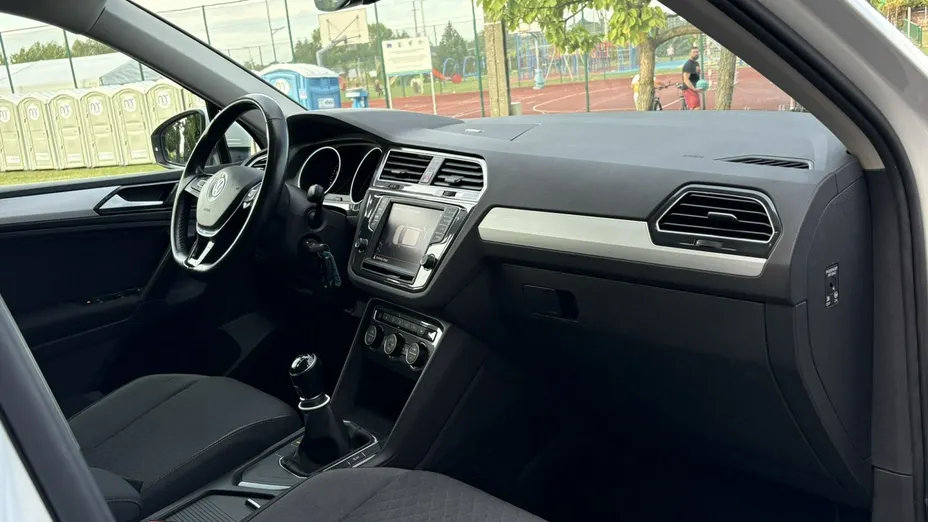 VOLKSWAGEN Tiguan -