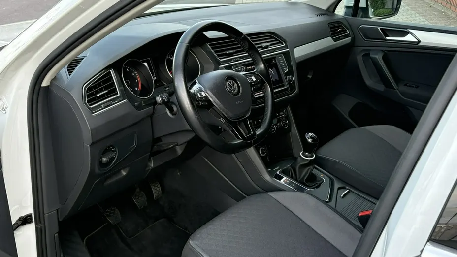 VOLKSWAGEN Tiguan -