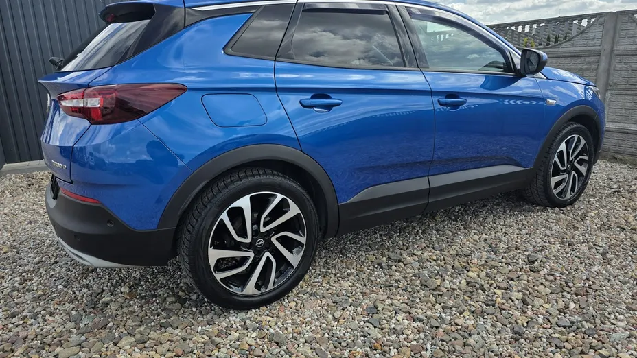 OPEL Grandland X -