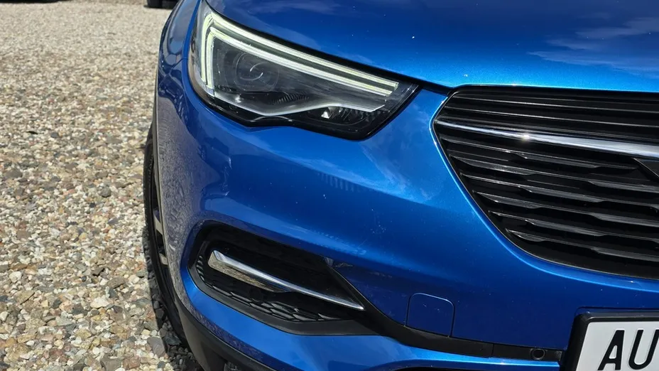 OPEL Grandland X -