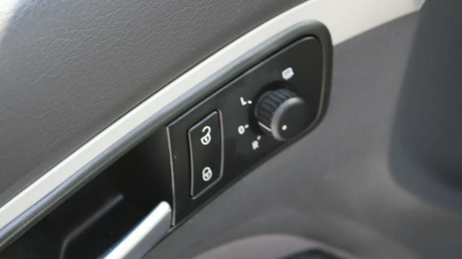 VOLKSWAGEN Touran -