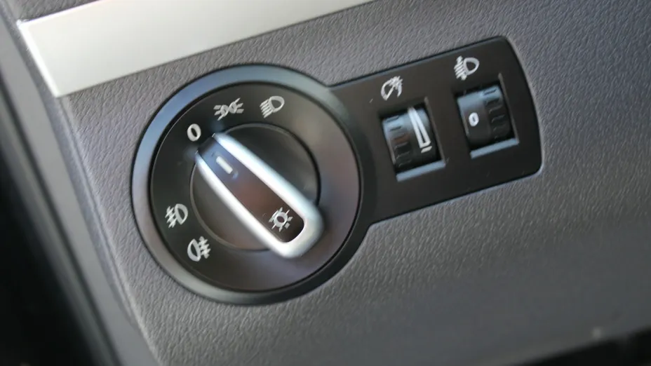 VOLKSWAGEN Touran -