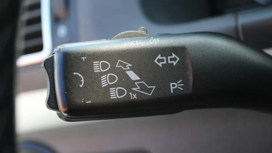 VOLKSWAGEN Touran -