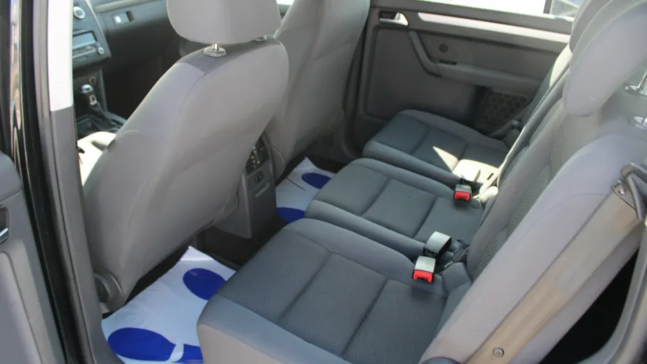 VOLKSWAGEN Touran -