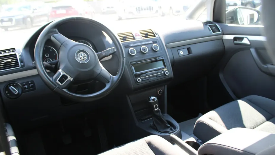 VOLKSWAGEN Touran -