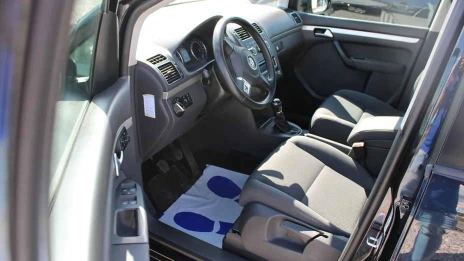 VOLKSWAGEN Touran -