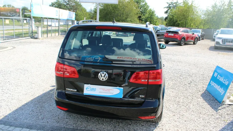 VOLKSWAGEN Touran -