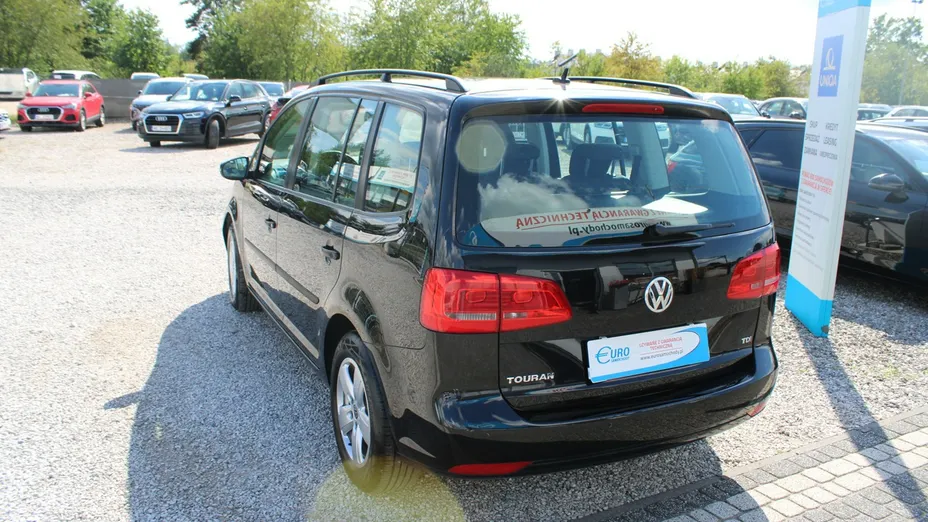 VOLKSWAGEN Touran -