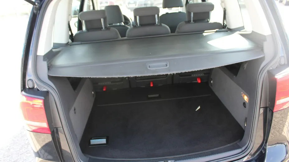 VOLKSWAGEN Touran -
