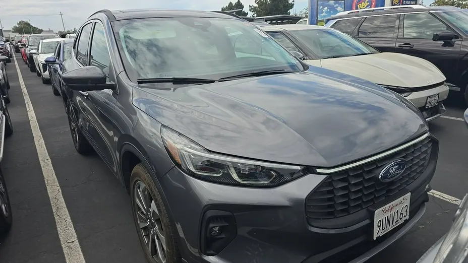 FORD Escape -