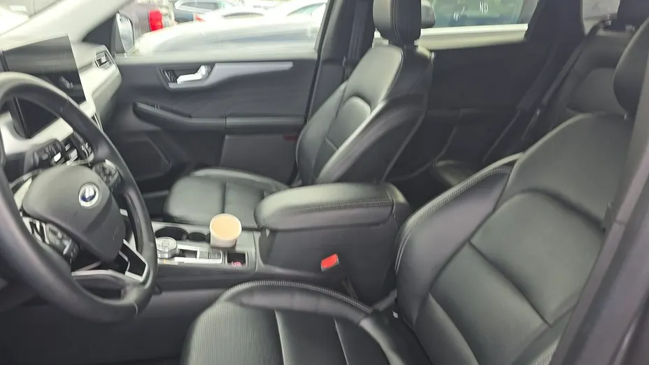 FORD Escape -