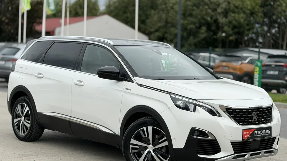 PEUGEOT 5008 -