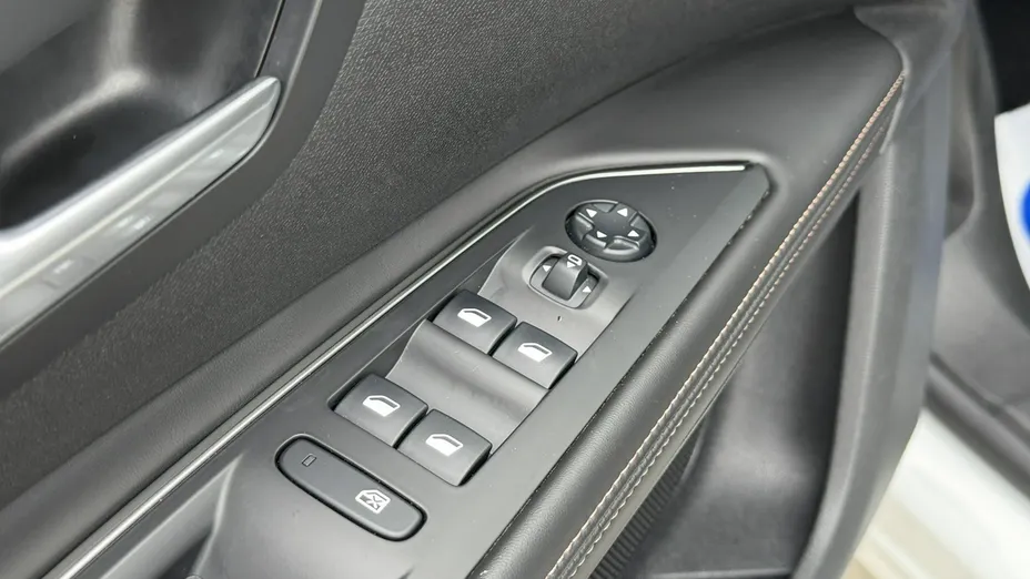 PEUGEOT 5008 -