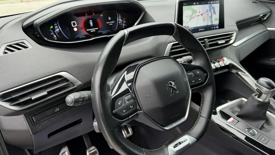 PEUGEOT 5008 -