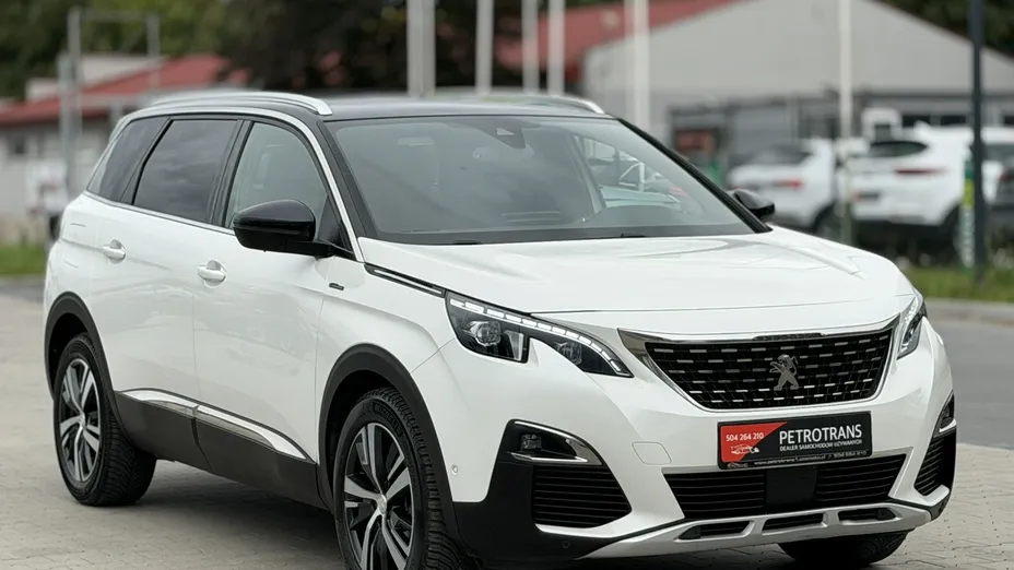 PEUGEOT 5008 -