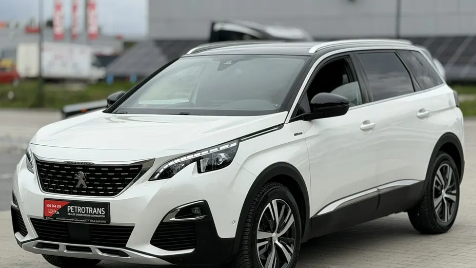PEUGEOT 5008 -