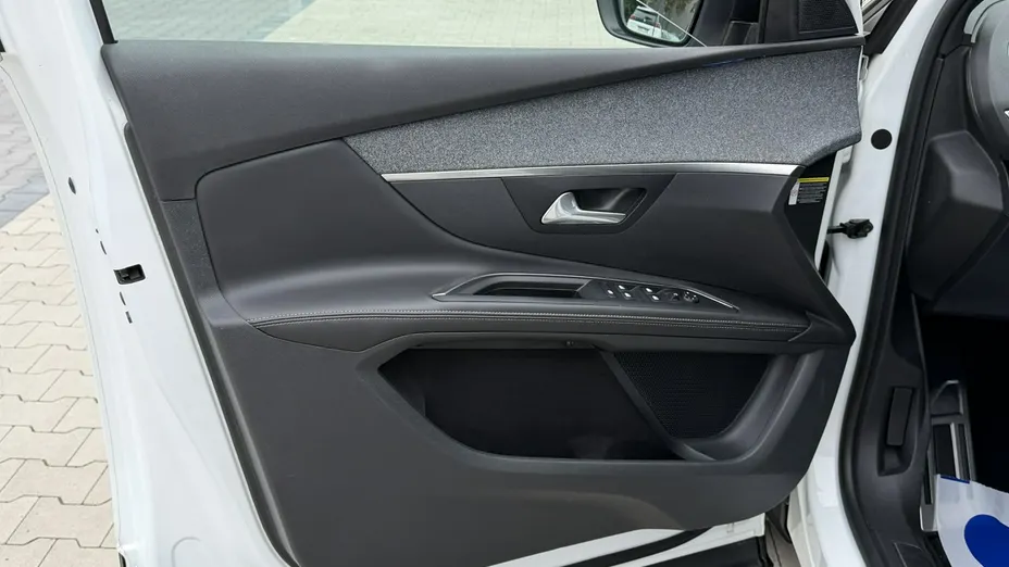 PEUGEOT 5008 -