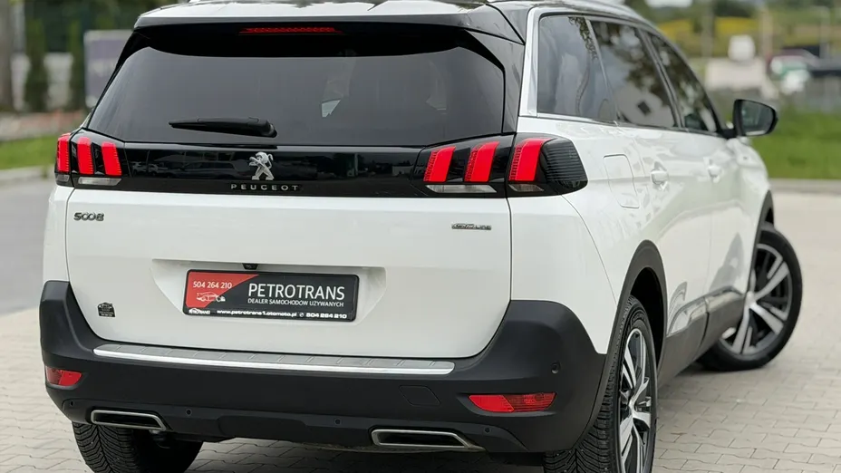 PEUGEOT 5008 -