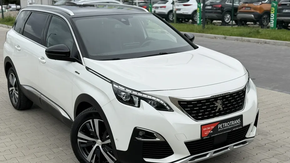 PEUGEOT 5008 -