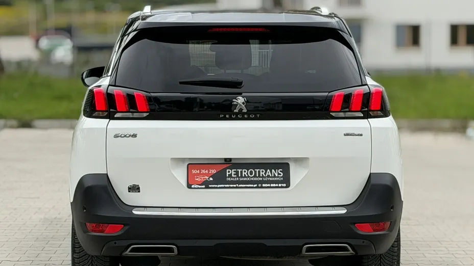 PEUGEOT 5008 -