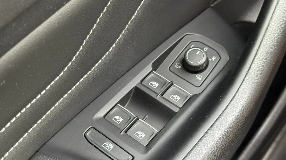 VOLKSWAGEN Passat -