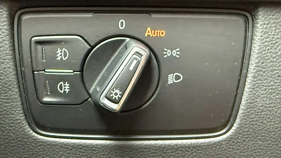 VOLKSWAGEN Passat -