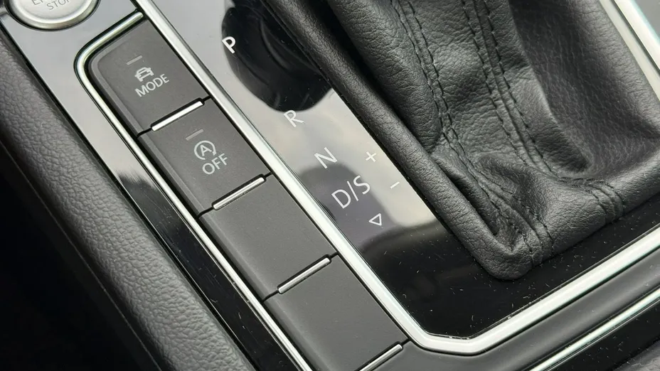 VOLKSWAGEN Passat -